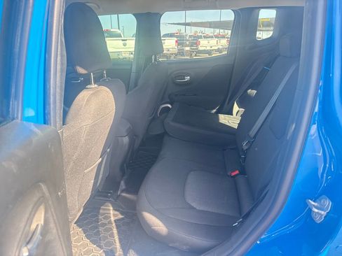 Used 2015 Jeep Renegade Latitude AWD/4WD image 23