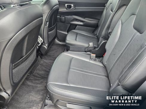 Certified 2025 Kia Sorento EX w/ Panoramic Sunroof Package FWD image 30