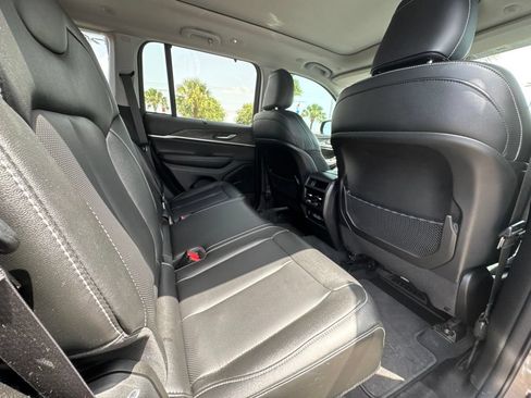 Used 2023 Jeep Grand Cherokee Limited w/ Luxury Tech Group II RWD image 21