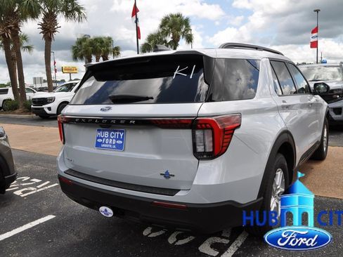 New 2026 Ford Explorer Active RWD image 5