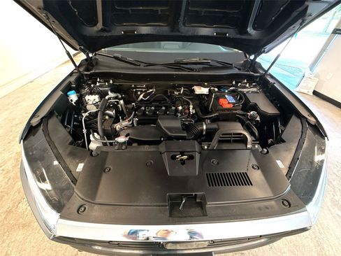 Used 2025 Honda CR-V LX image 17
