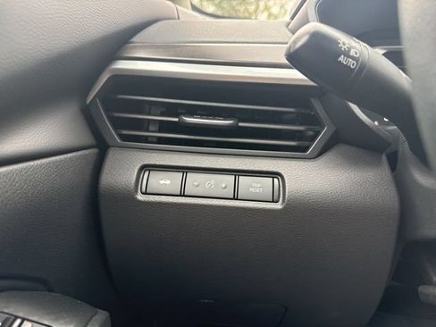 Used 2025 Nissan Altima 2.5 SV FWD image 18