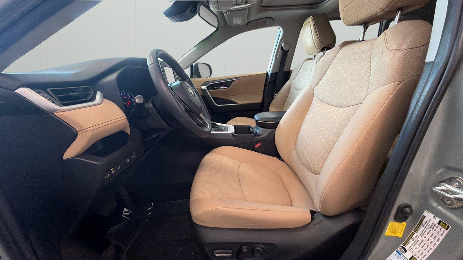 Used 2022 Toyota RAV4 XLE w/ Convenience Package AWD/4WD image 10