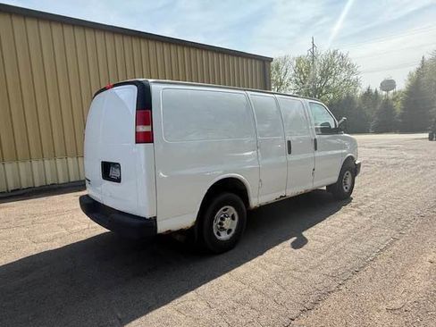 Used 2013 Chevrolet Express 3500 image 8