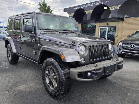 Used 2017 Jeep Wrangler Unlimited Sahara image 34