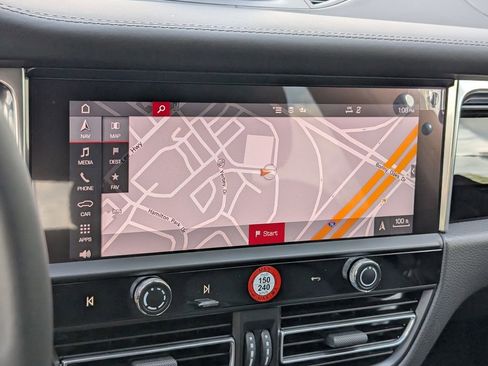 Certified 2026 Porsche Macan image 13