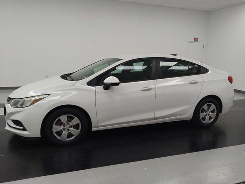 Used 2018 Chevrolet Cruze LS FWD image 2