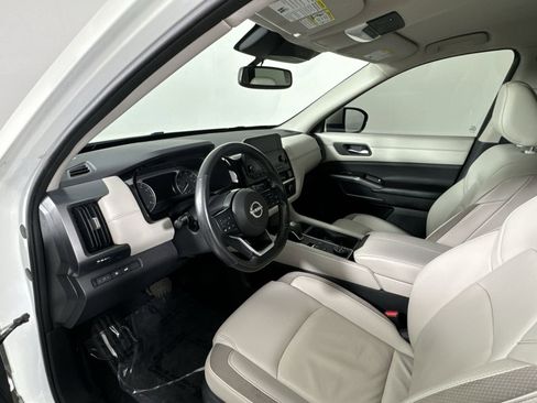 Used 2022 Nissan Pathfinder SL AWD/4WD image 4