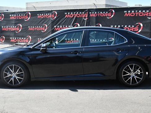 Used 2023 Toyota Camry SE FWD image 4