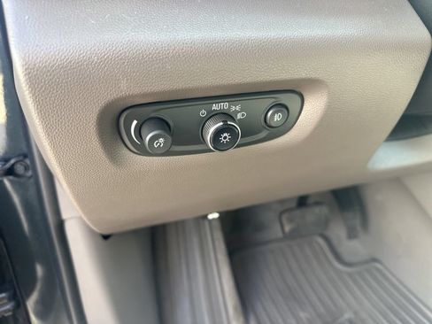 Used 2019 Chevrolet Traverse LT w/ LT Premium Package FWD image 9