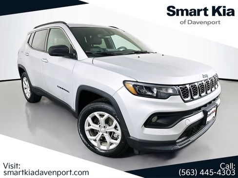 Used 2024 Jeep Compass Latitude image 1