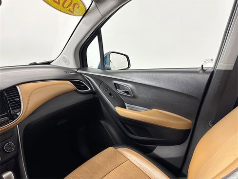 Used 2020 Chevrolet Trax LT w/ Driver Confidence Package image 23