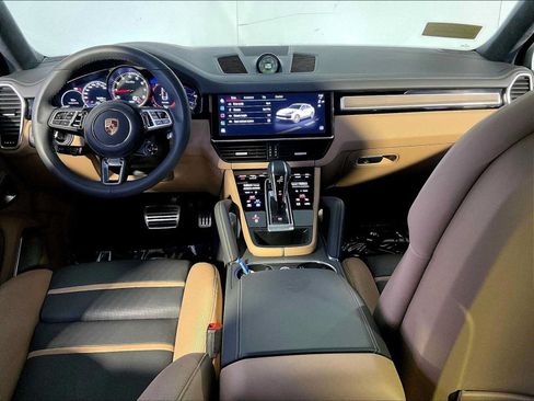 Certified 2022 Porsche Cayenne Turbo AWD/4WD image 14