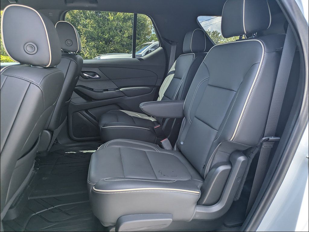 Used 2023 Chevrolet Traverse Premier FWD image 14