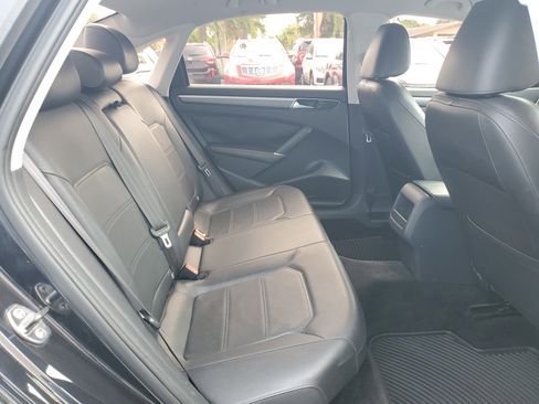 Used 2017 Volkswagen Passat 1.8T R-Line image 36