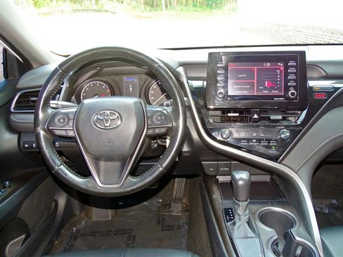 Used 2021 Toyota Camry SE image 18