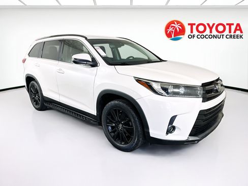 Used 2019 Toyota Highlander SE image 1
