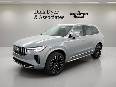 New 2025 Volvo XC90 T8 Plus w/ Protection Package Premier image 4