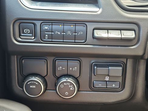 Certified 2021 Chevrolet Suburban Premier w/ Premium Package RWD image 24