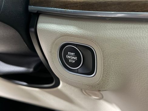 Used 2025 Mercedes-Benz GLE 450e 4MATIC image 35