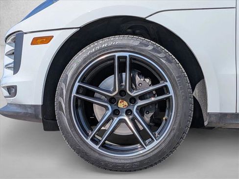 Used 2021 Porsche Macan image 24