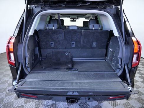 Certified 2025 Ford Expedition Active image 3