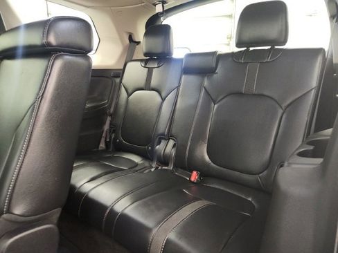 Used 2025 Honda Pilot EX-L image 10