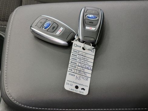 Used 2025 Subaru Outback Premium AWD/4WD image 83