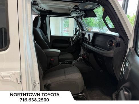 Used 2025 Jeep Gladiator Mojave w/ Safety Group AWD/4WD image 13