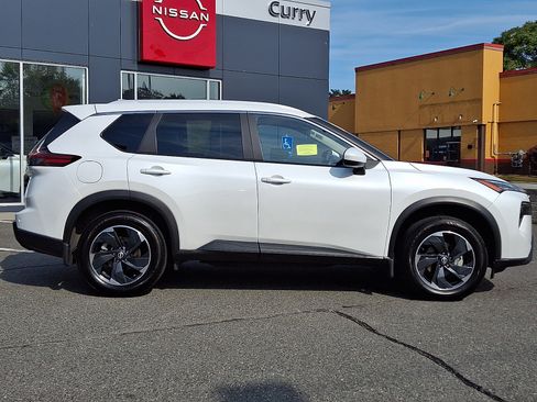 Used 2024 Nissan Rogue SV w/ SV Premium Package AWD/4WD image 8
