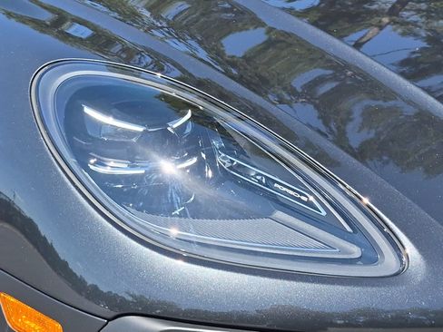Certified 2026 Porsche Macan AWD/4WD image 26