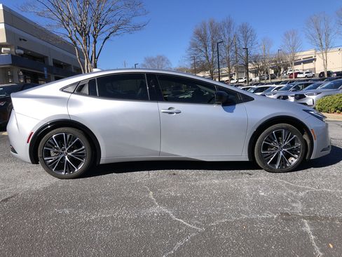 Used 2023 Toyota Prius XLE image 6