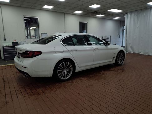Used 2023 BMW 530e xDrive w/ Premium Package image 7
