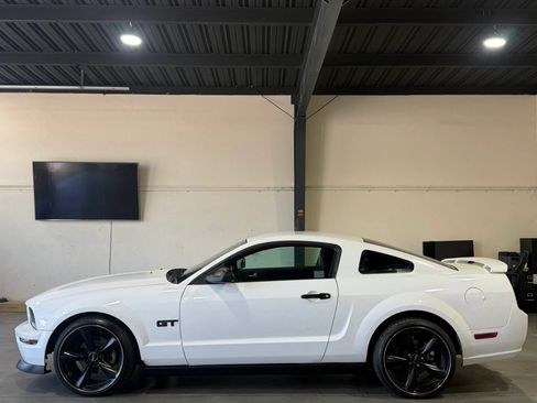 Used 2005 Ford Mustang GT RWD image 4