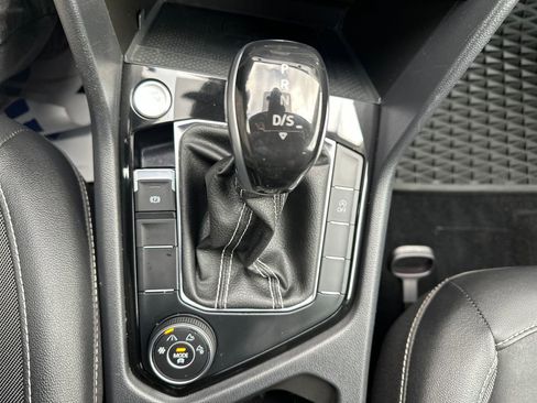 Used 2023 Volkswagen Taos SE image 12