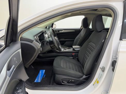 Used 2020 Ford Fusion SE FWD image 17