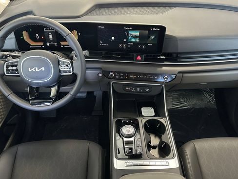 New 2026 Kia Carnival EX FWD image 13