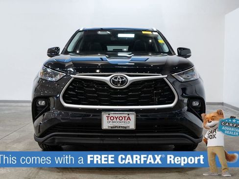 Certified 2022 Toyota Highlander XLE image 2