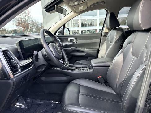 Used 2024 Kia Sorento S image 6