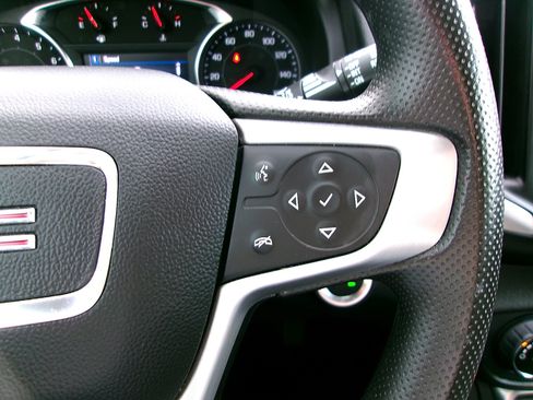 Used 2024 GMC Terrain SLE FWD image 11