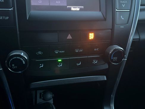 Used 2015 Toyota Camry LE image 23