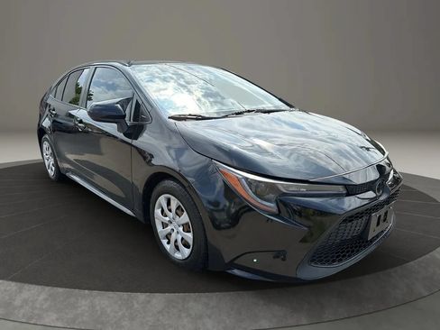 Used 2020 Toyota Corolla LE FWD image 3