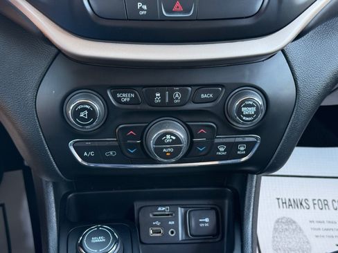 Used 2018 Jeep Cherokee Overland AWD/4WD image 16