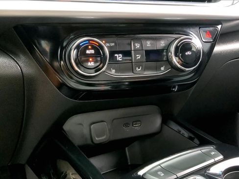 Used 2025 Chevrolet Trax LT w/ Driver Confidence Package FWD image 34