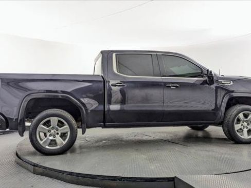 Used 2023 GMC Sierra 1500 SLT AWD/4WD image 9