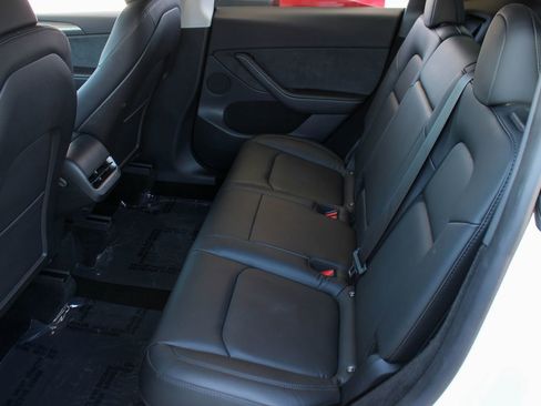 Used 2023 Tesla Model Y Long Range AWD/4WD image 18
