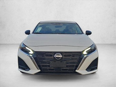 Used 2025 Nissan Altima 2.5 SV image 2