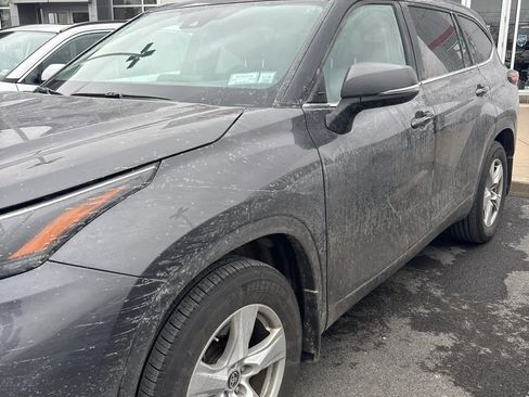 Used 2024 Toyota Highlander LE image 4