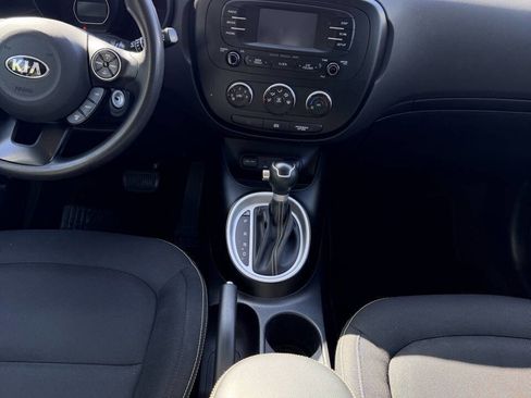 Used 2016 Kia Soul + FWD image 10