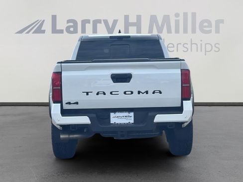 Used 2024 Toyota Tacoma TRD Off-Road w/ TRD Off Road Premium Package AWD/4WD image 5